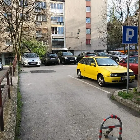 One-bedroom Apartment *